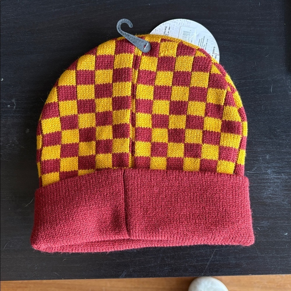 Harry Potter Gryffindor Knit Beanie Hat Red Gold Checkered NWT - Picture 4 of 5